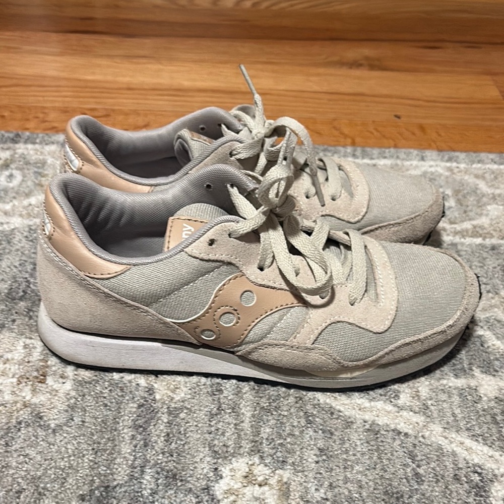 Saucony Women's Light Beige and Cream Sneakers